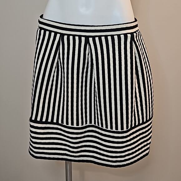 NWT Xhilaration Black and White Striped Mini Skirt - Picture 1 of 7